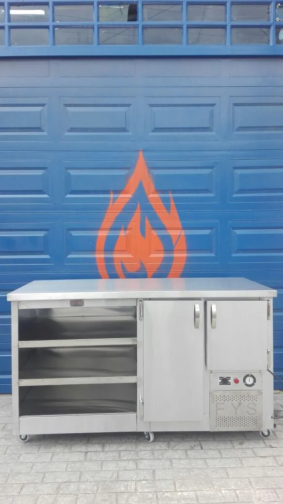 Mesa de trabajo refrigerada con estante