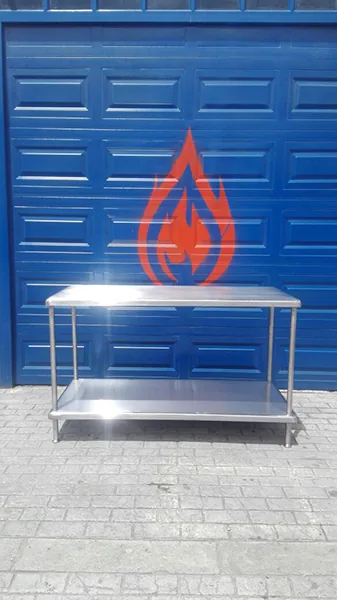 Mesón con entrepaño
